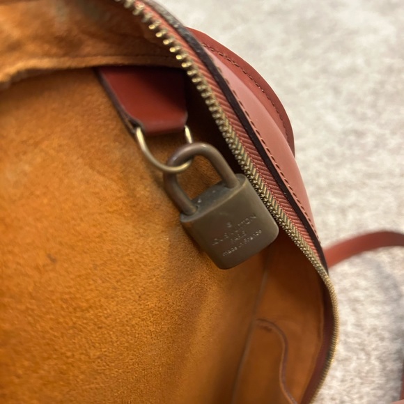 Original Louis Vuitton bag. Backpack style. Barely used! - Picture 6 of 8